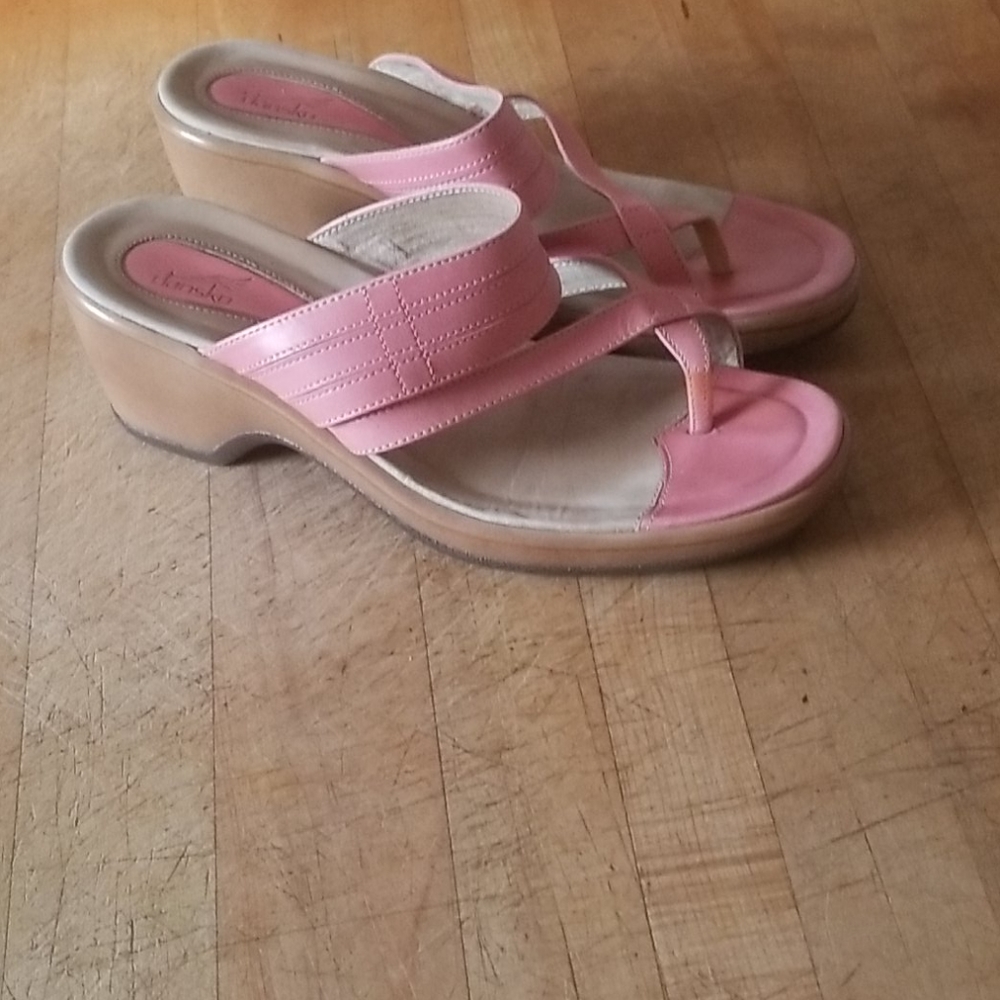 EUC pink dansko sandals